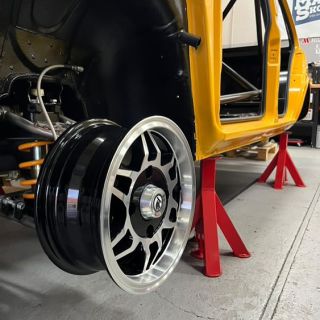 🛞🇨🇿🇨🇭 🇨🇿 Fanoušci starších škodovek určitě znají dobová kola Jupiter, která se montovala například na vývozní Škody 120....